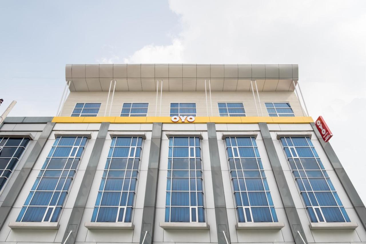 Oyo 727 Merlion Hotel Medan Kültér fotó