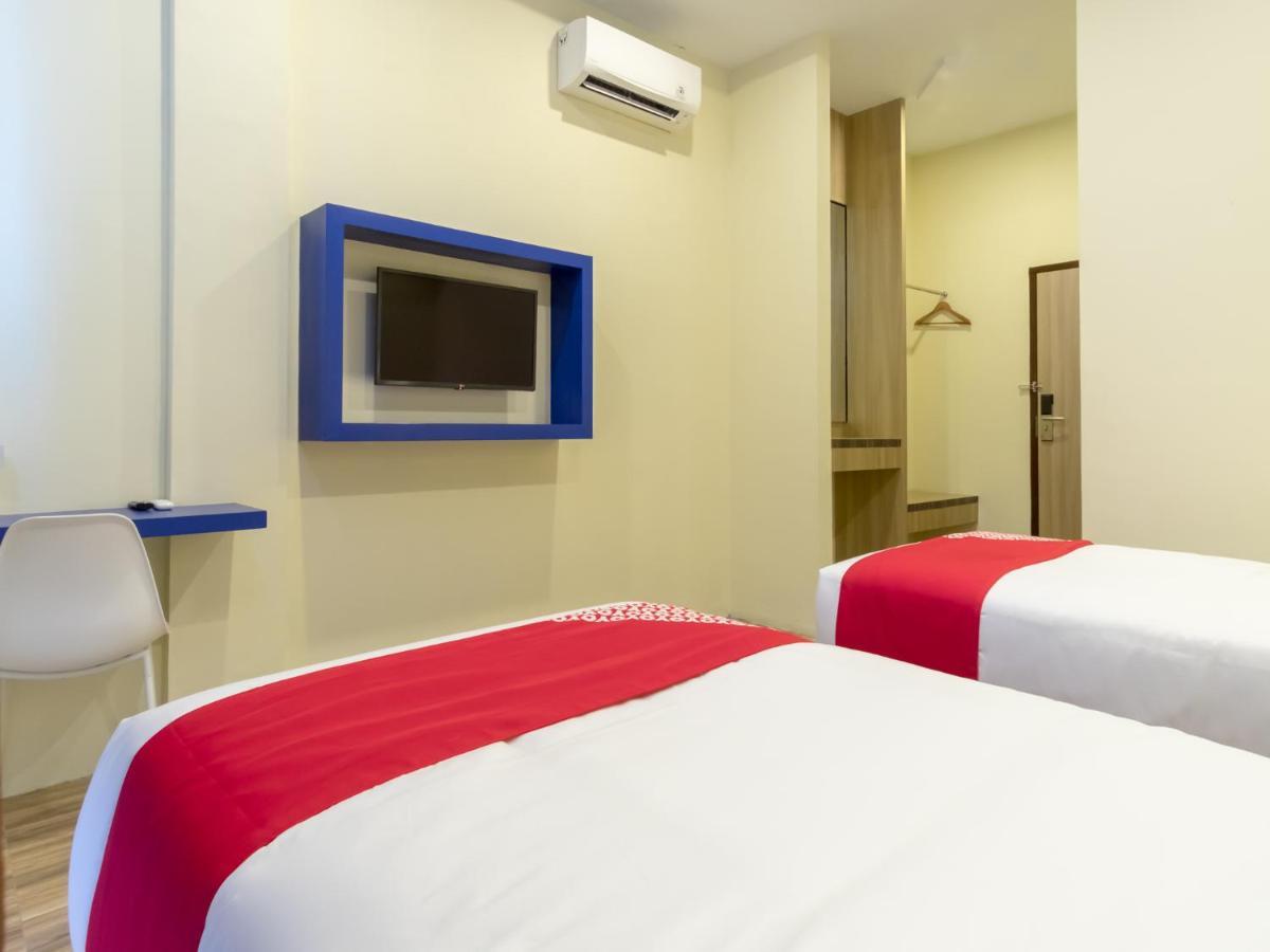 Oyo 727 Merlion Hotel Medan Kültér fotó