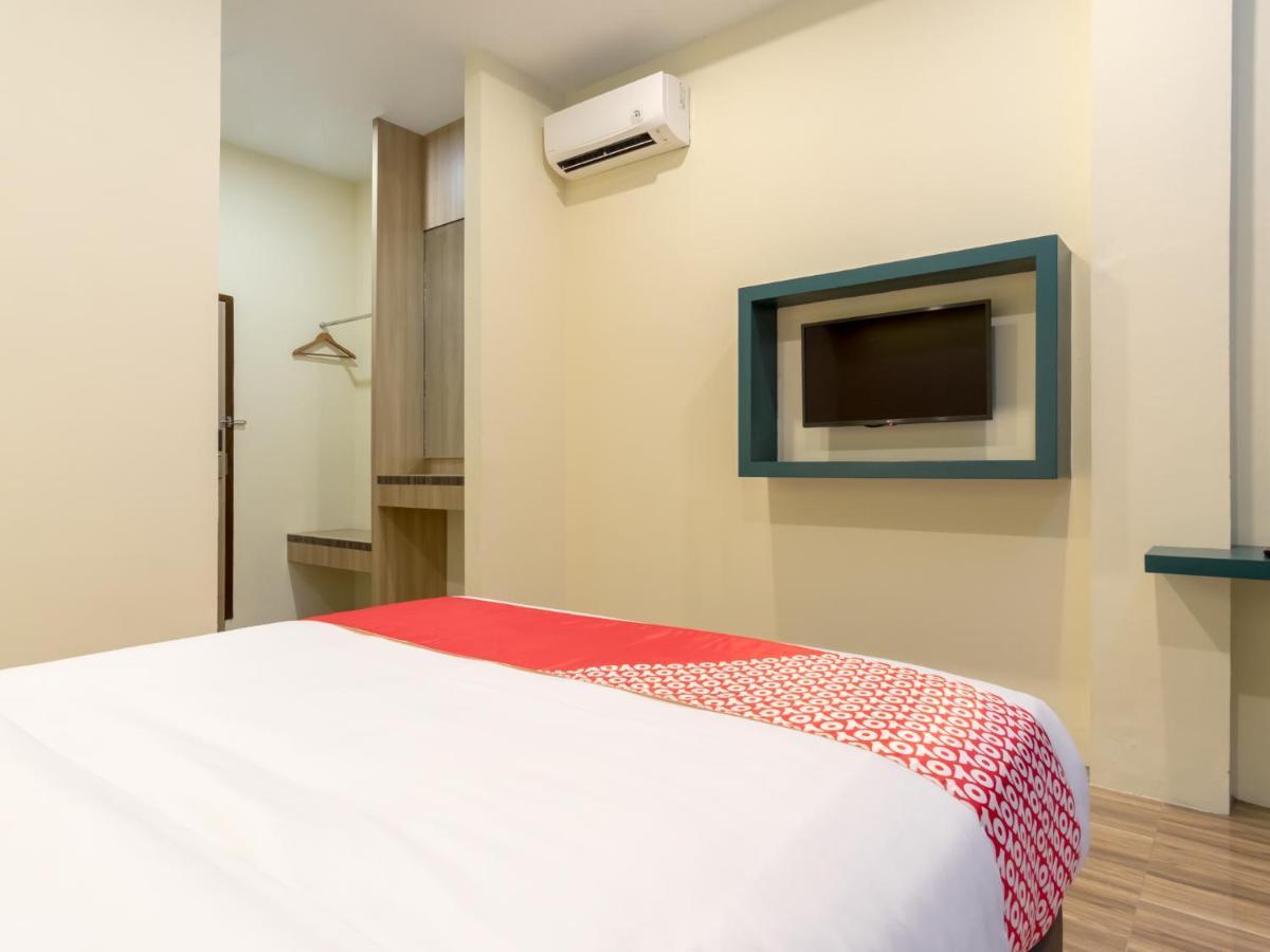Oyo 727 Merlion Hotel Medan Kültér fotó