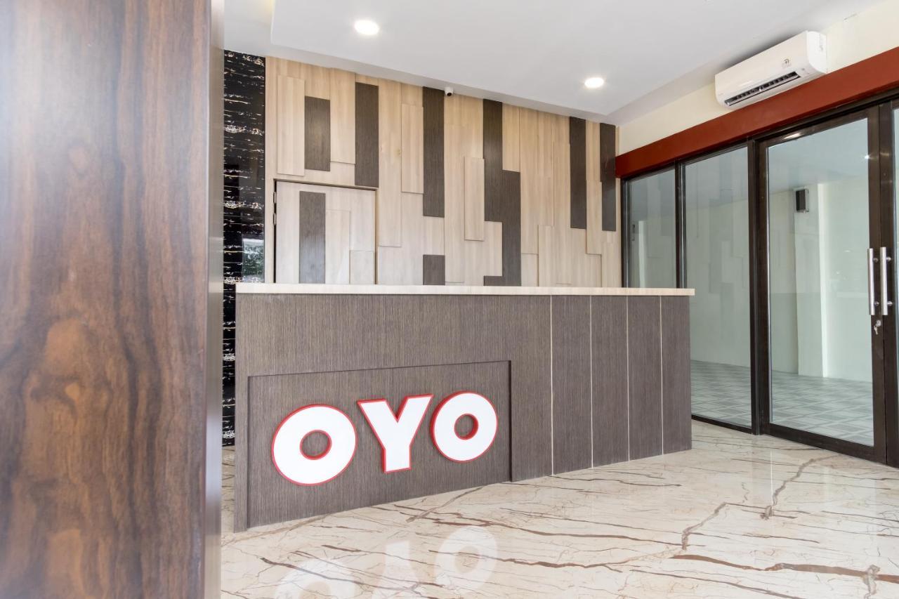 Oyo 727 Merlion Hotel Medan Kültér fotó