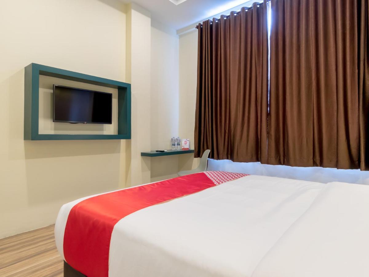 Oyo 727 Merlion Hotel Medan Kültér fotó