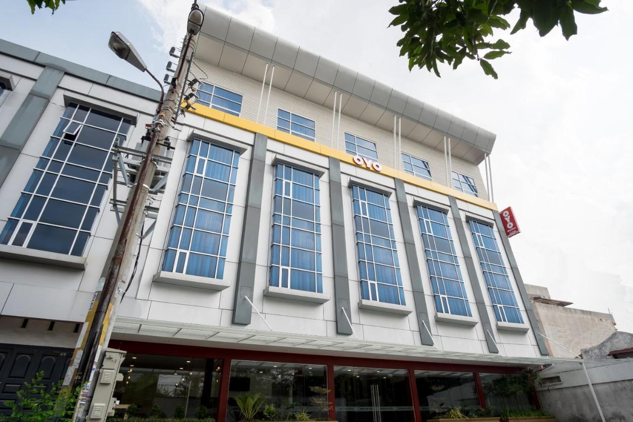Oyo 727 Merlion Hotel Medan Kültér fotó